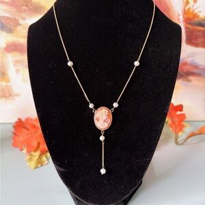 Gold with Cameo Lariat Necklace with Peach Cameo and Pearls